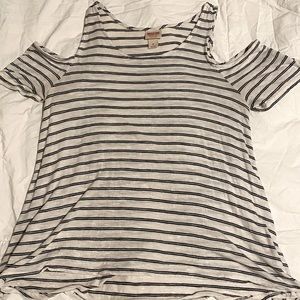 Top with off the shoulder detail